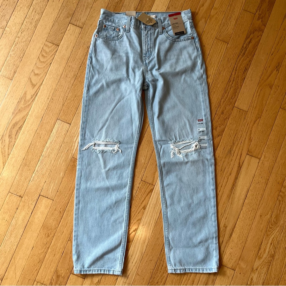 NWT Levi’s Low Pro Straight- size 26